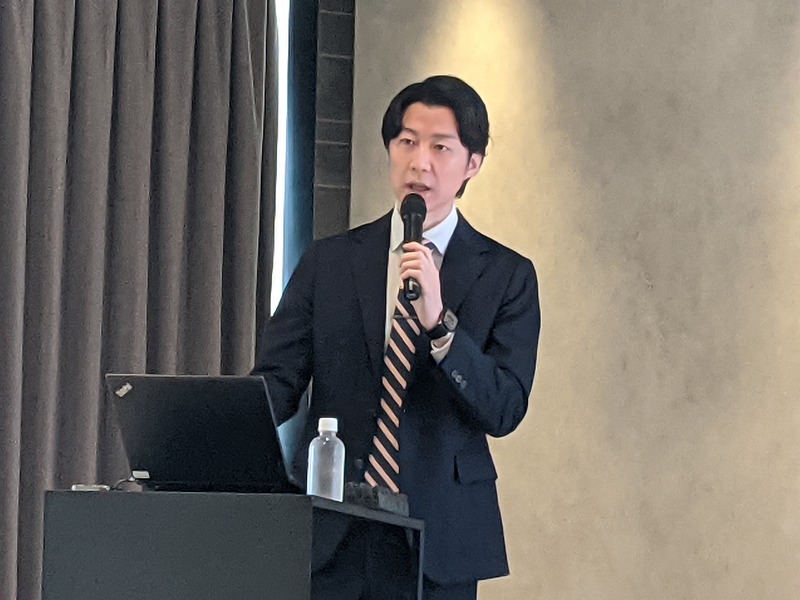 介護人材の新たな働き方について講演するカイテク代表取締役社長の武藤高史氏