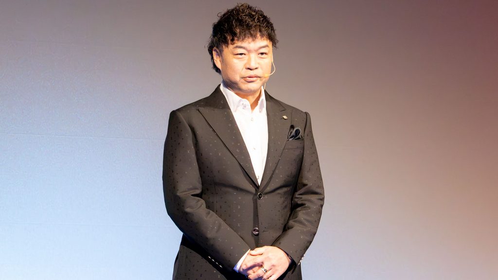 成長戦略を発表する水野政行社長