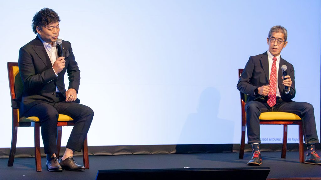 リユース市場の未来を語る水野政行社長と岸博幸氏