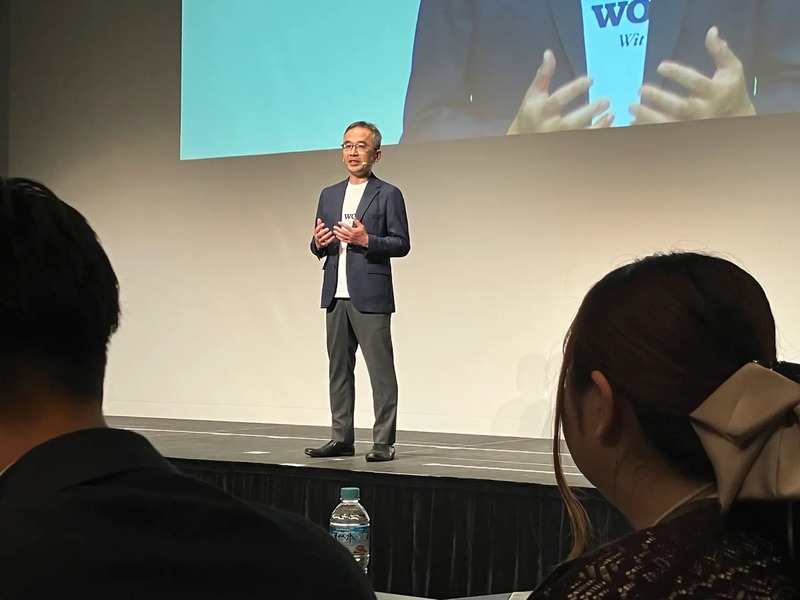 社内報アワード2026で開会の挨拶をするウィズワークス代表取締役社長の髙橋大輔氏