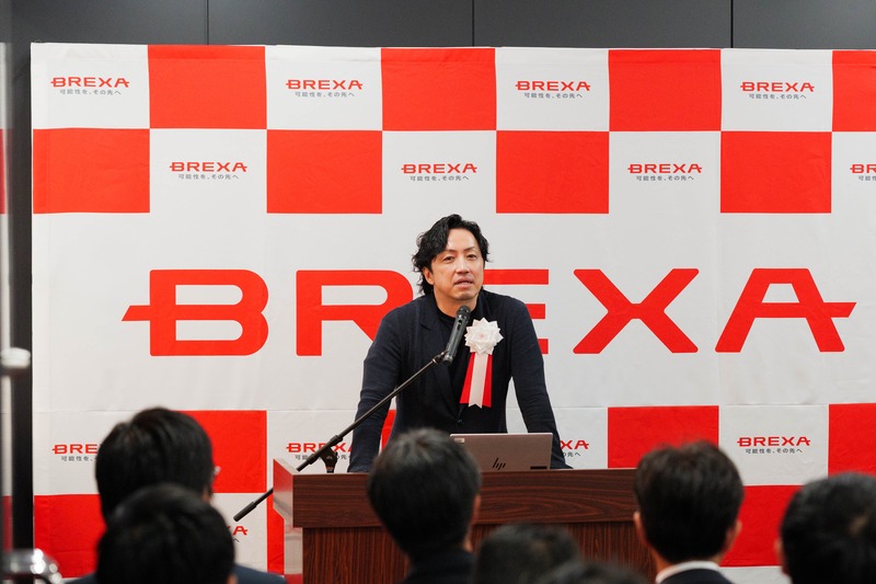BREXA ACADEMY Semicon 四日市の開所式で挨拶するBREXA Technology代表取締役社長の山﨑高之氏