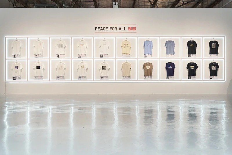 PEACE FOR ALLの4年間の歩みを紹介する歴代チャリティTシャツの展示