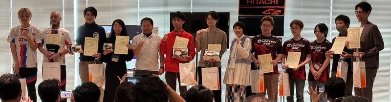 「e建機®チャレンジ2026」で受賞した学生重機部などの選手と箕輪はるかさん