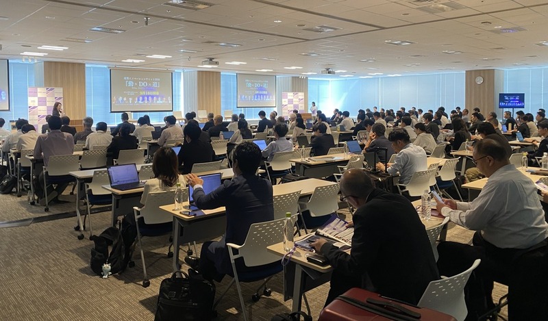 産業イノベーションサミット「動×DO×道」に参加する来場者