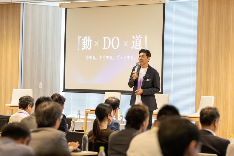 オープニング・キーノートで講演するINDEE Japanの津嶋辰郎氏